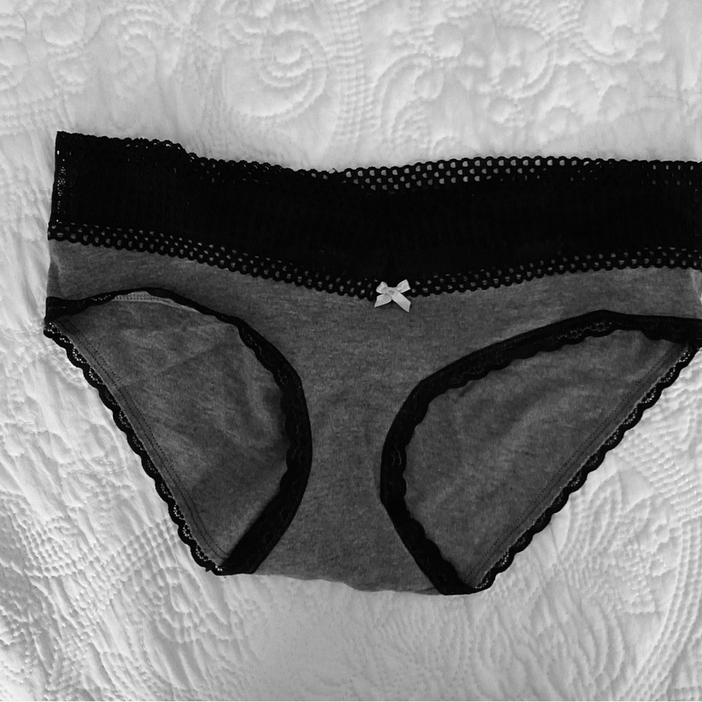 🍑 Aerie black lace wide band Cotton gray panty size small